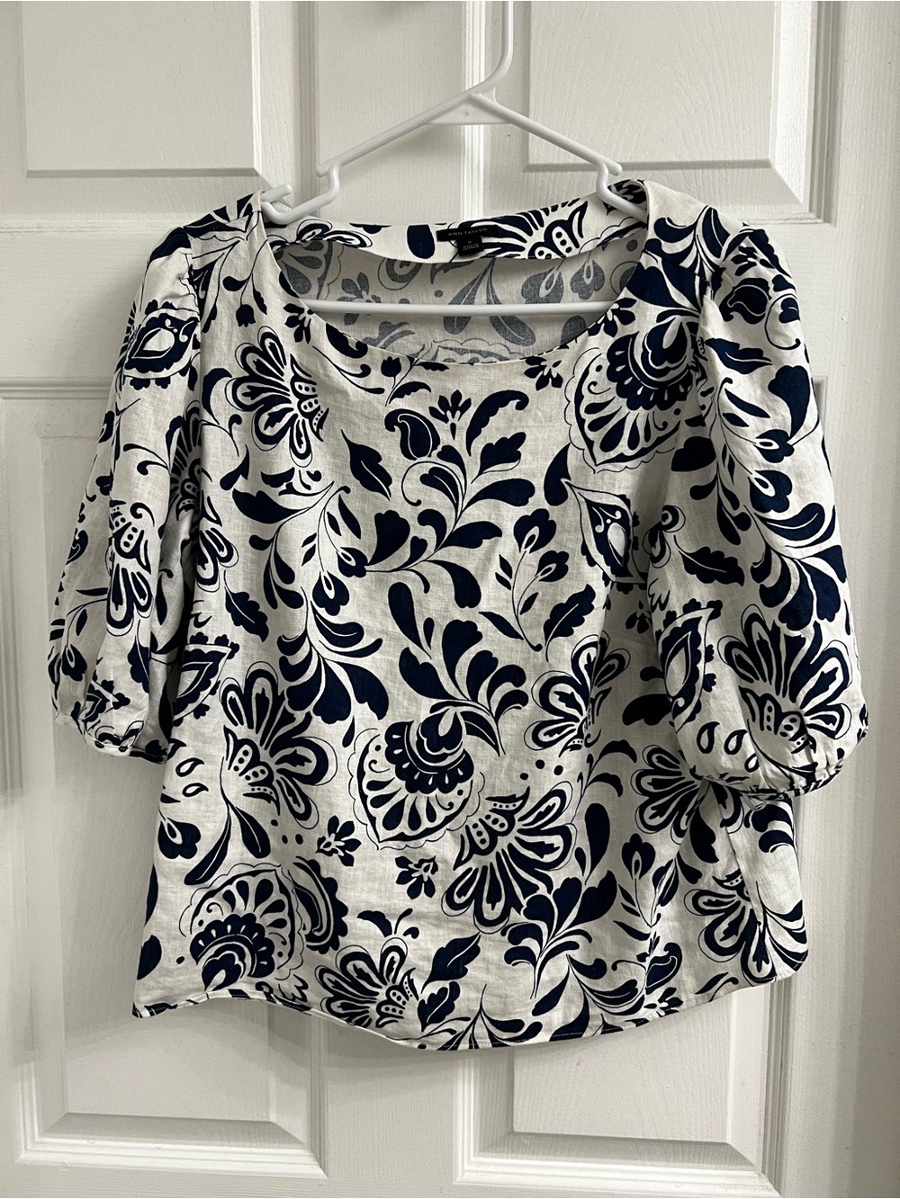 Ann Taylor linen White Top with Navy Floral Print and Puff Sleeves